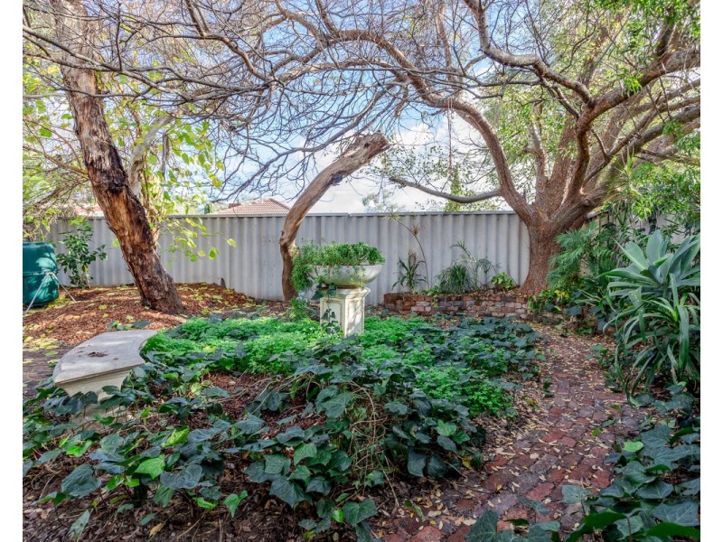 6 Huntley Close, East Cannington WA 6107