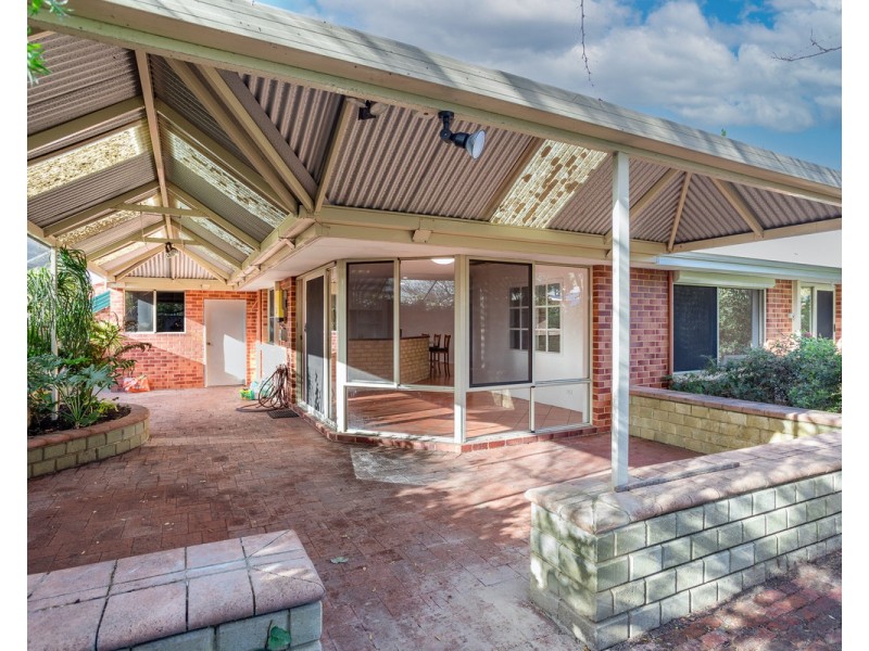 6 Huntley Close, East Cannington WA 6107