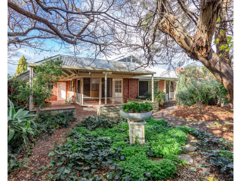 6 Huntley Close, East Cannington WA 6107