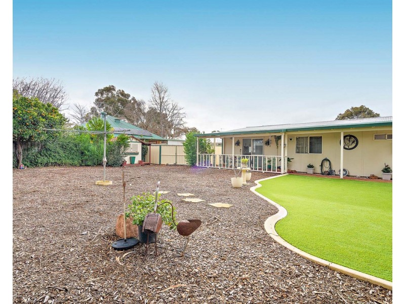 53 River Road, Kelmscott WA 6111