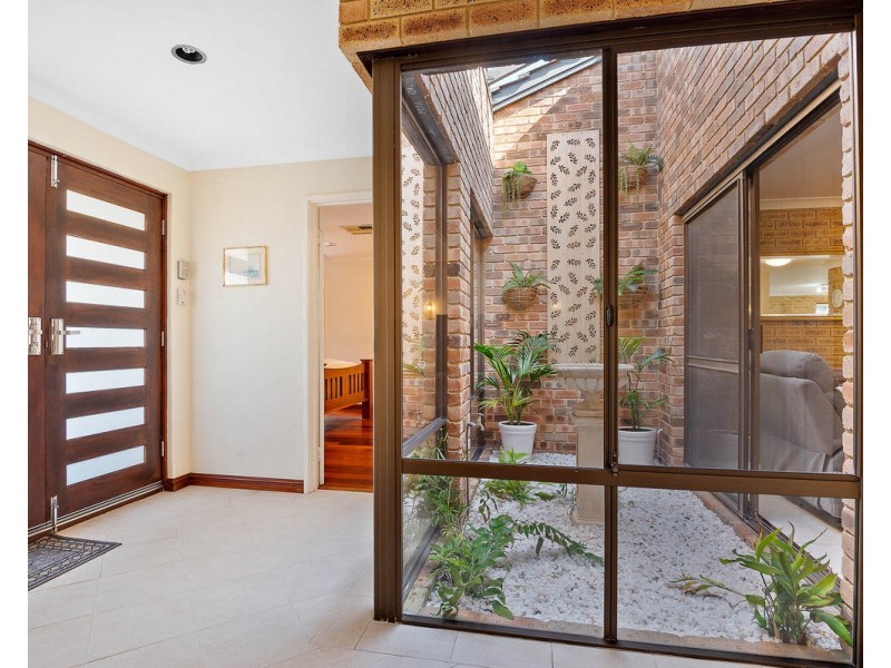 4 Crawford Court, Safety Bay WA 6169