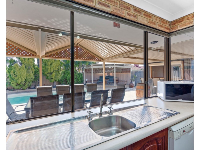 4 Crawford Court, Safety Bay WA 6169