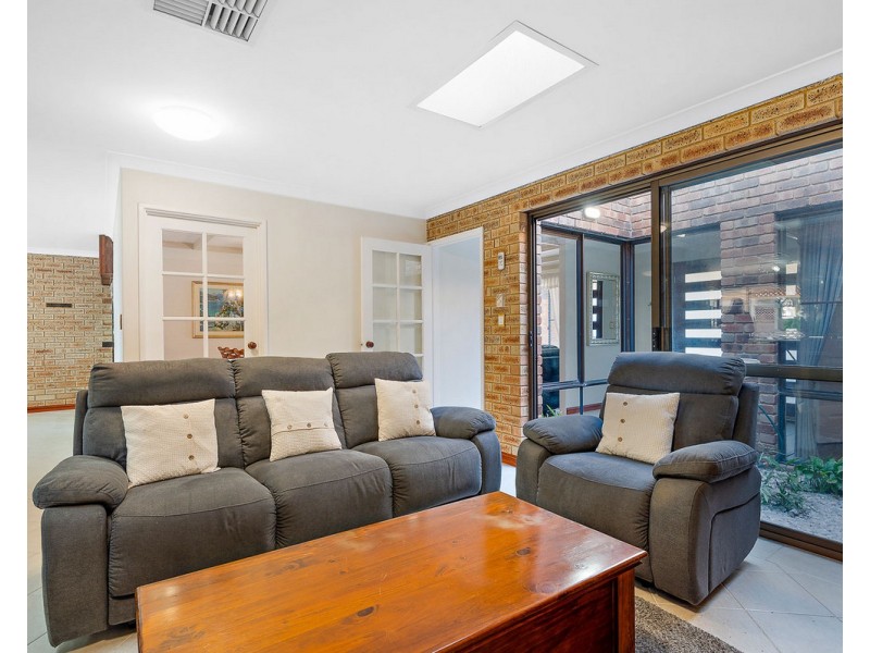 4 Crawford Court, Safety Bay WA 6169