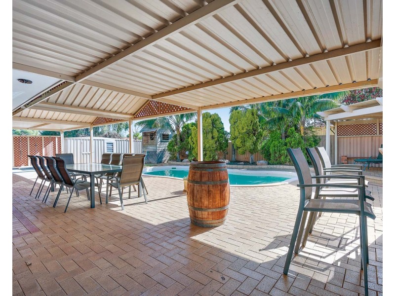 4 Crawford Court, Safety Bay WA 6169