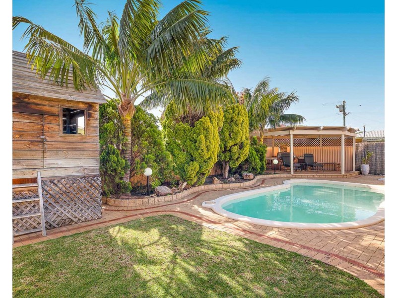 4 Crawford Court, Safety Bay WA 6169