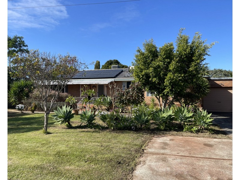 9 Mountain View, Kelmscott WA 6111
