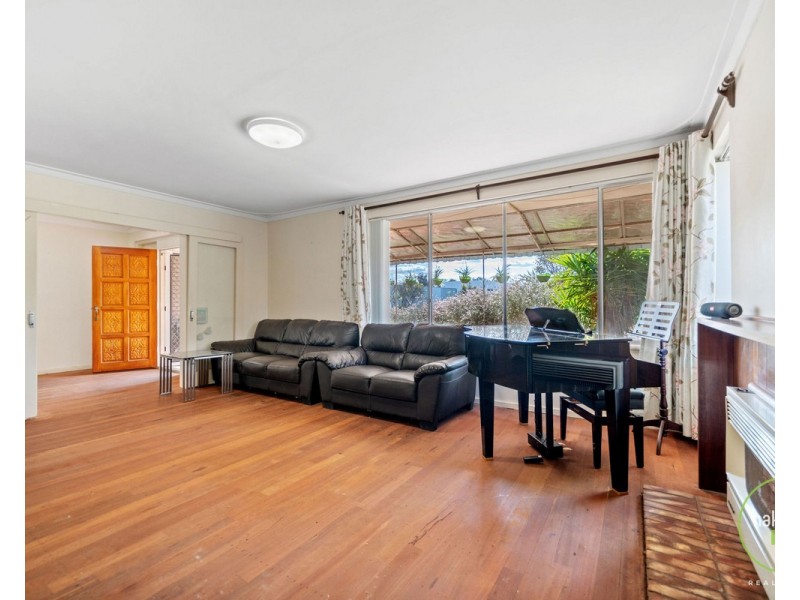 9 Mountain View, Kelmscott WA 6111