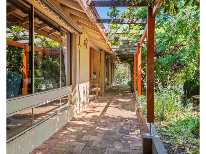 2 Bullockbush Road, Kelmscott WA 6111