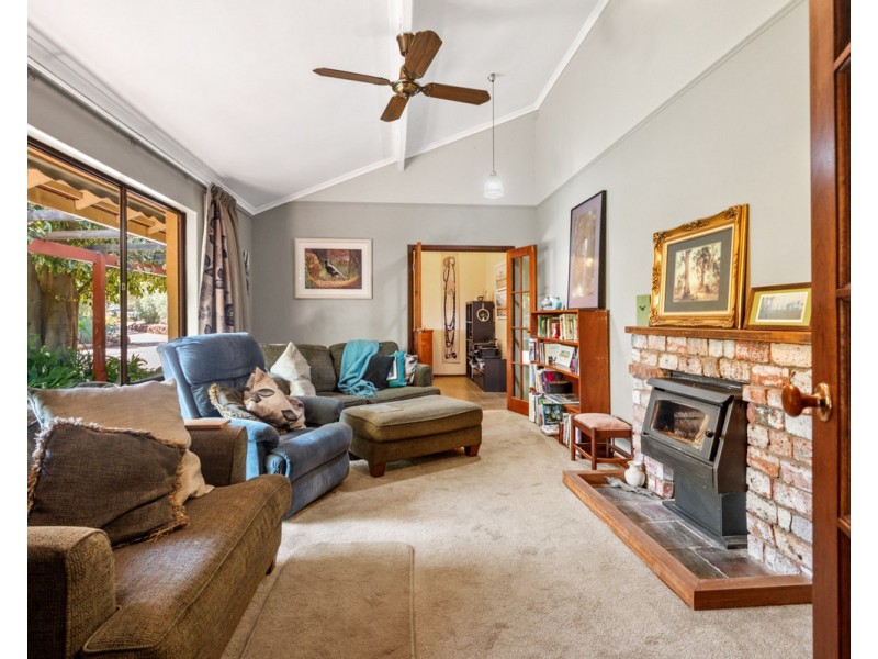 2 Bullockbush Road, Kelmscott WA 6111