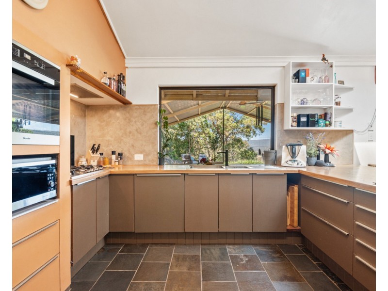 2 Bullockbush Road, Kelmscott WA 6111