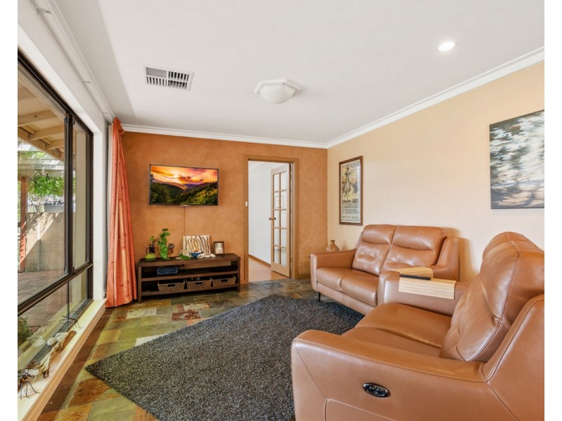 2 Bullockbush Road, Kelmscott WA 6111