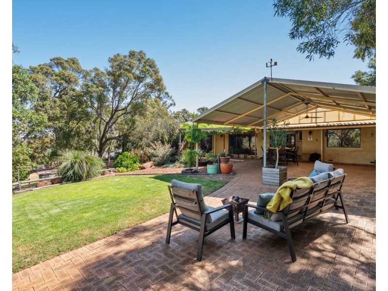 2 Bullockbush Road, Kelmscott WA 6111