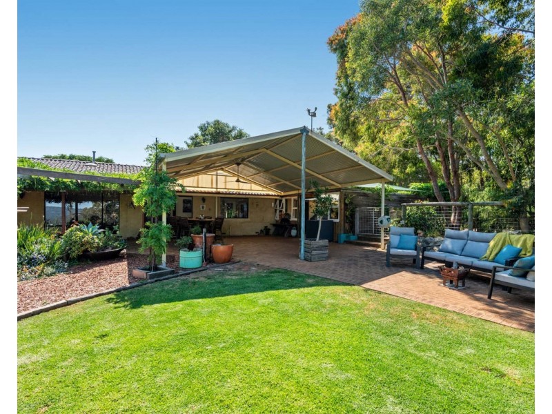 2 Bullockbush Road, Kelmscott WA 6111