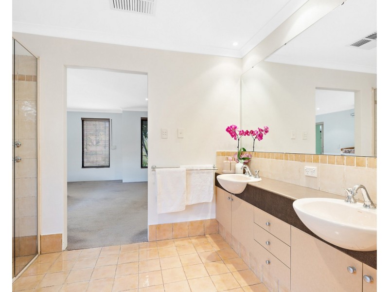 44 Oakhill Drive, Canning Vale WA 6155