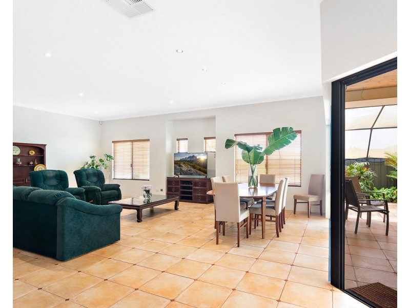 44 Oakhill Drive, Canning Vale WA 6155