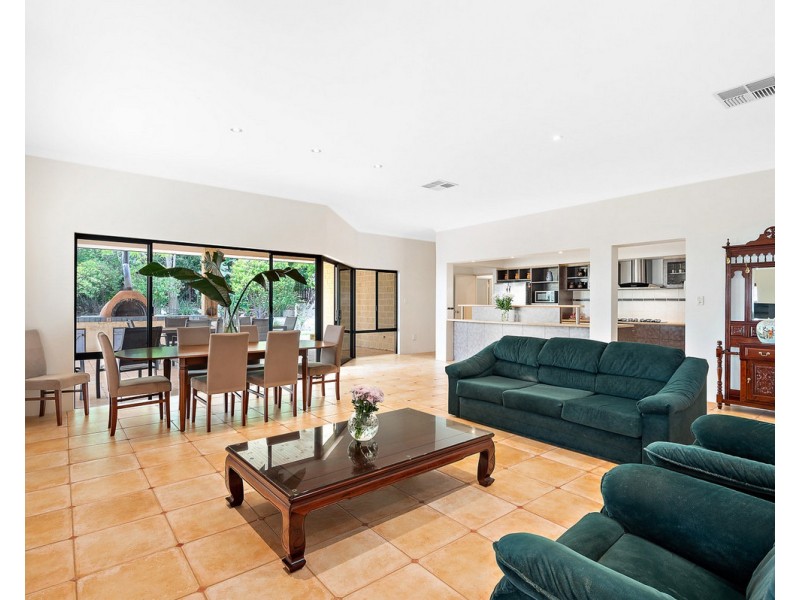 44 Oakhill Drive, Canning Vale WA 6155