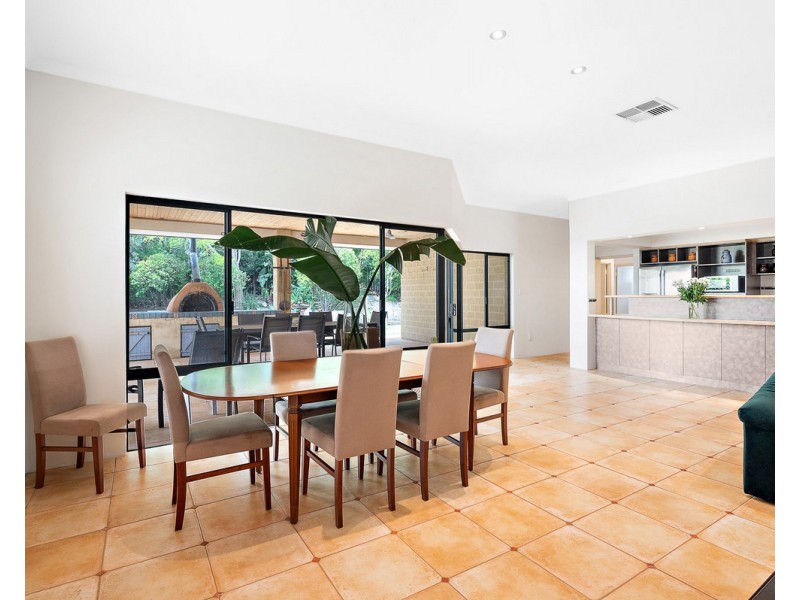 44 Oakhill Drive, Canning Vale WA 6155