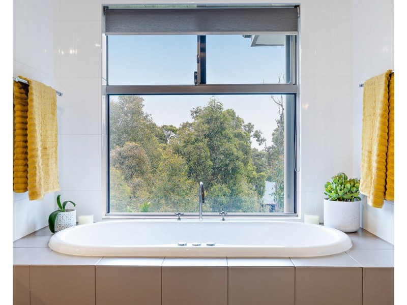 10 Flello Rise, Bedfordale WA 6112