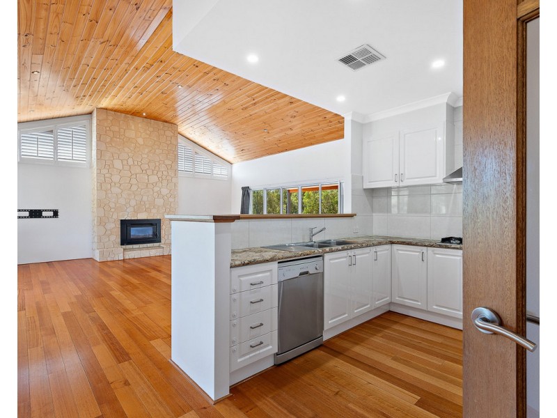 16 Vincent Lookout, Bedfordale WA 6112