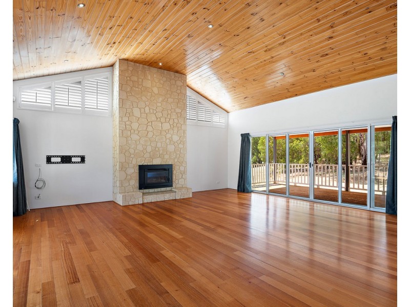 16 Vincent Lookout, Bedfordale WA 6112