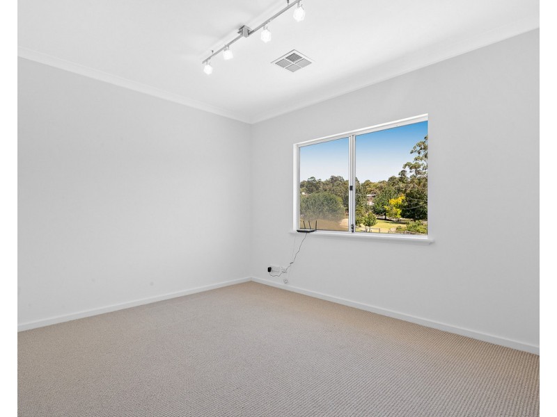 16 Vincent Lookout, Bedfordale WA 6112