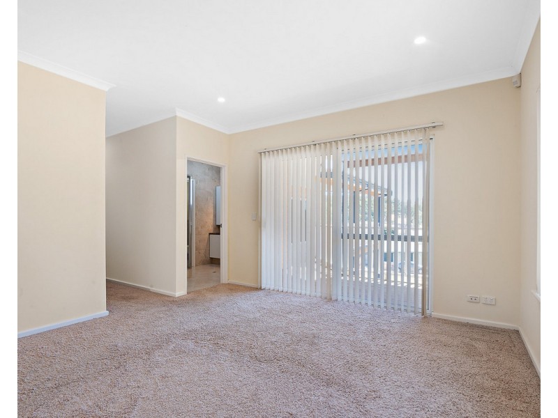 16 Vincent Lookout, Bedfordale WA 6112