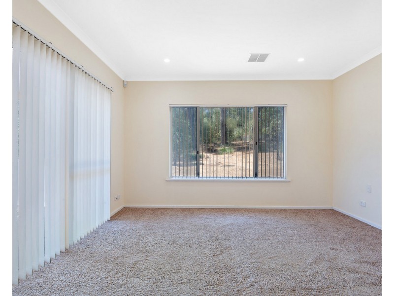 16 Vincent Lookout, Bedfordale WA 6112