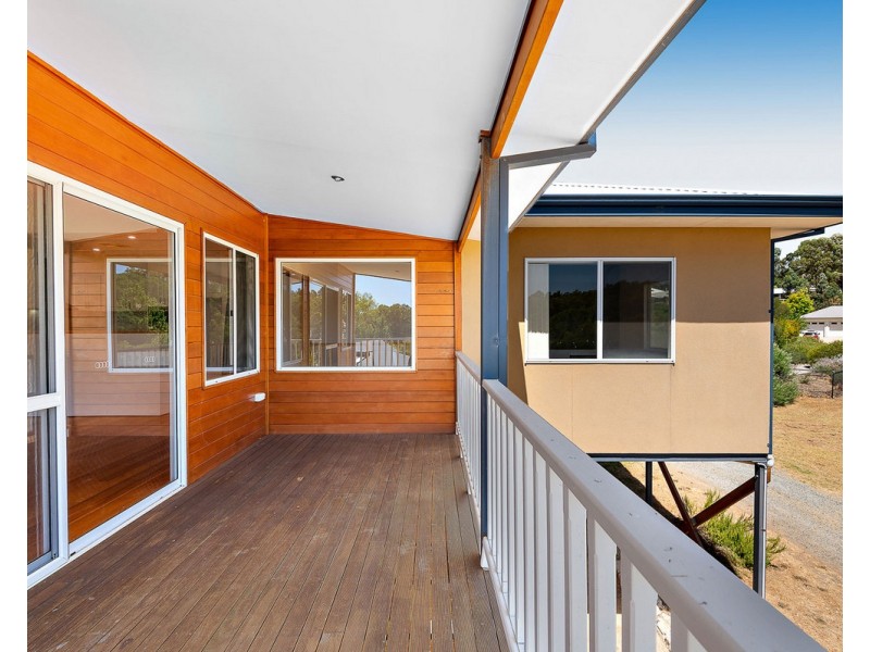 16 Vincent Lookout, Bedfordale WA 6112