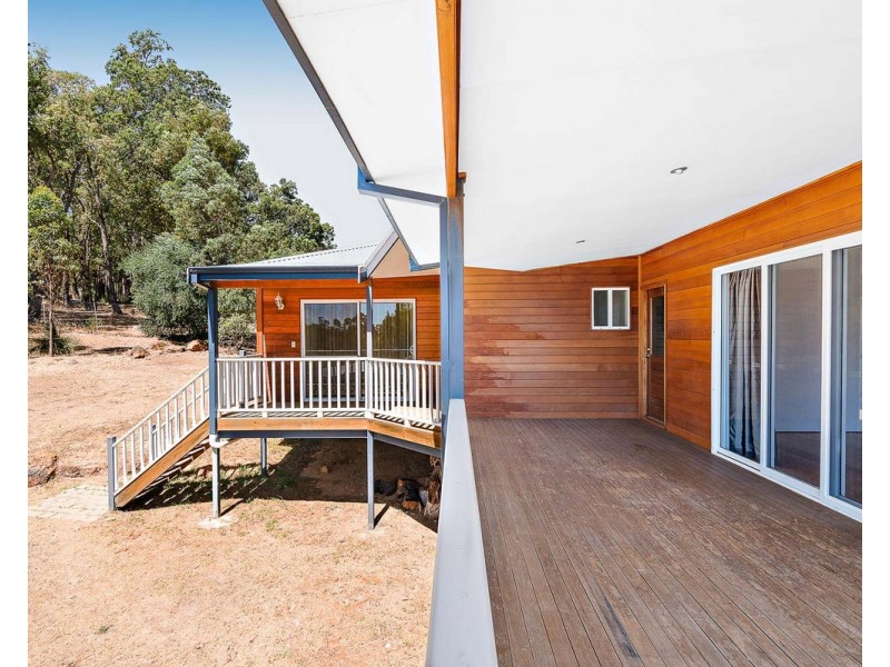 16 Vincent Lookout, Bedfordale WA 6112
