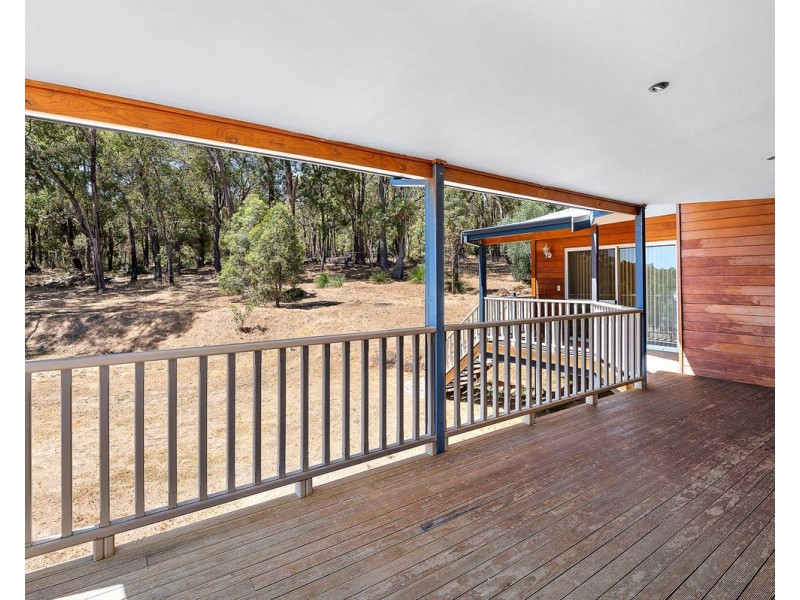 16 Vincent Lookout, Bedfordale WA 6112