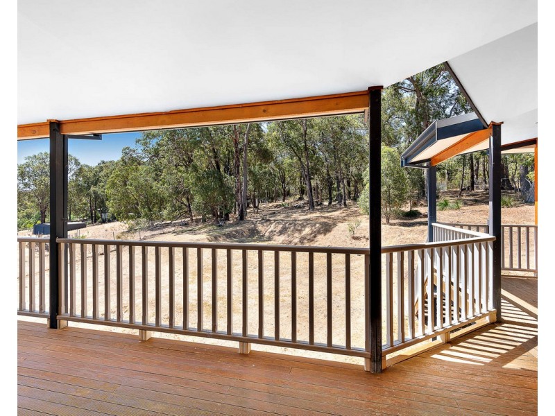 16 Vincent Lookout, Bedfordale WA 6112