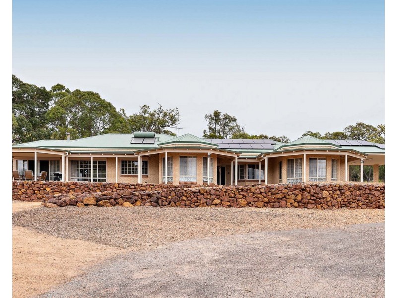 8 Kimber Rise, Bedfordale WA 6112