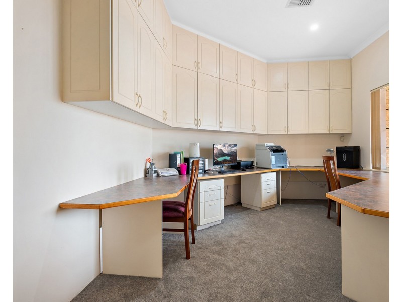 8 Kimber Rise, Bedfordale WA 6112