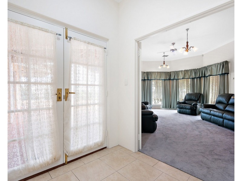 8 Kimber Rise, Bedfordale WA 6112