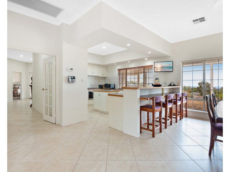 8 Kimber Rise, Bedfordale WA 6112