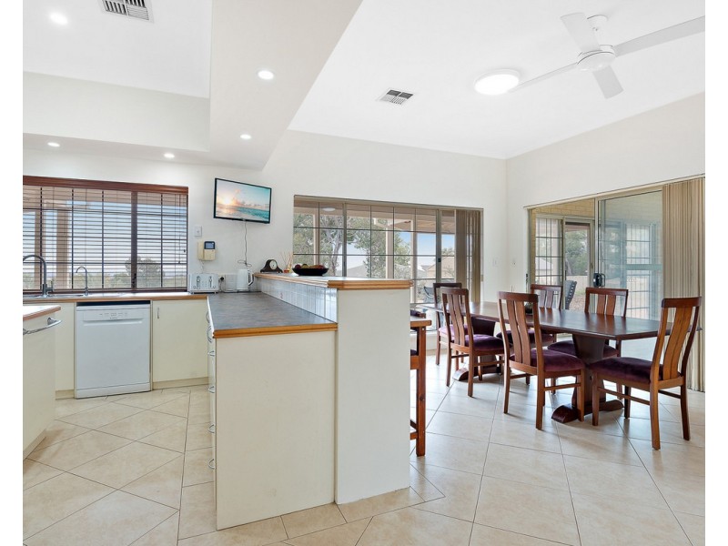 8 Kimber Rise, Bedfordale WA 6112