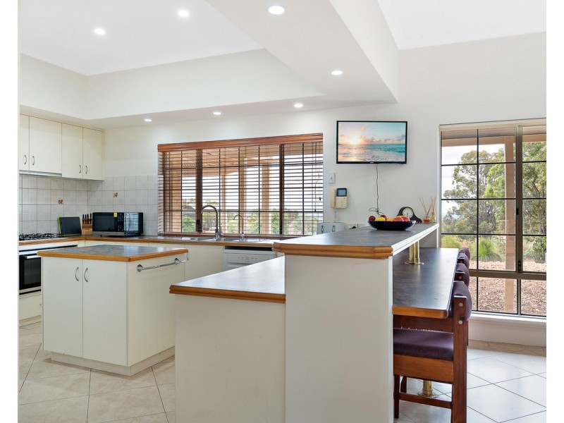 8 Kimber Rise, Bedfordale WA 6112