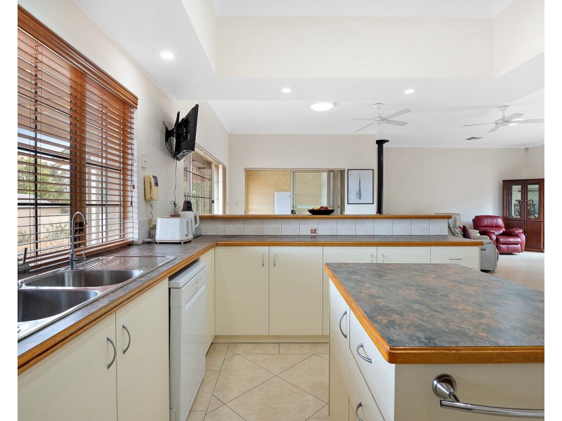 8 Kimber Rise, Bedfordale WA 6112