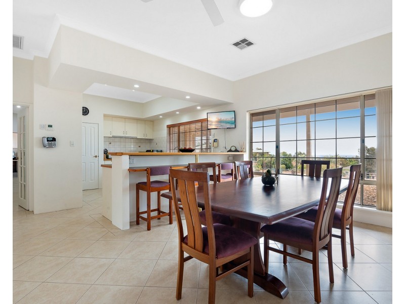 8 Kimber Rise, Bedfordale WA 6112