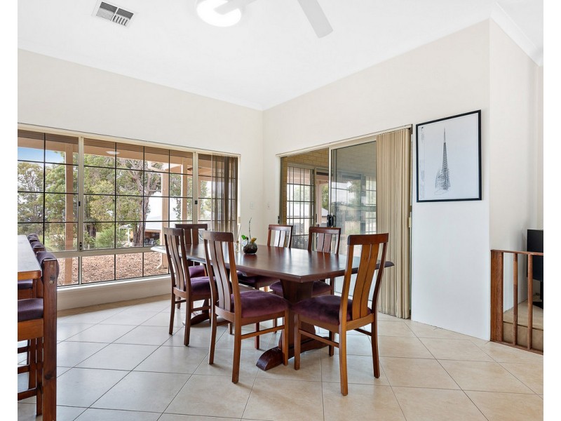 8 Kimber Rise, Bedfordale WA 6112