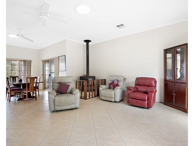 8 Kimber Rise, Bedfordale WA 6112