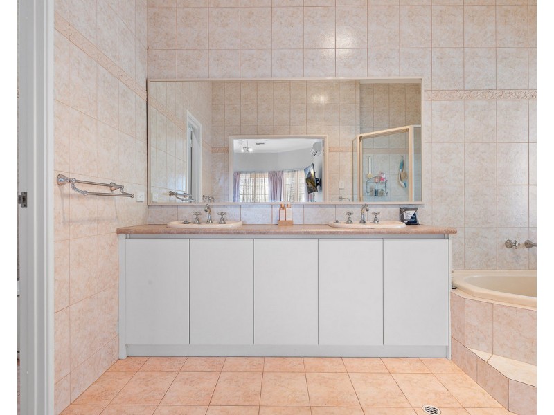 8 Kimber Rise, Bedfordale WA 6112