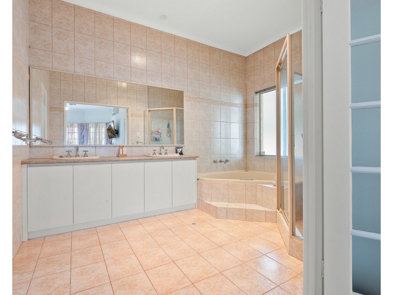 8 Kimber Rise, Bedfordale WA 6112