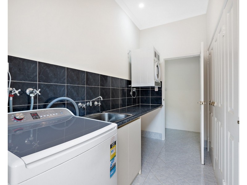 8 Kimber Rise, Bedfordale WA 6112