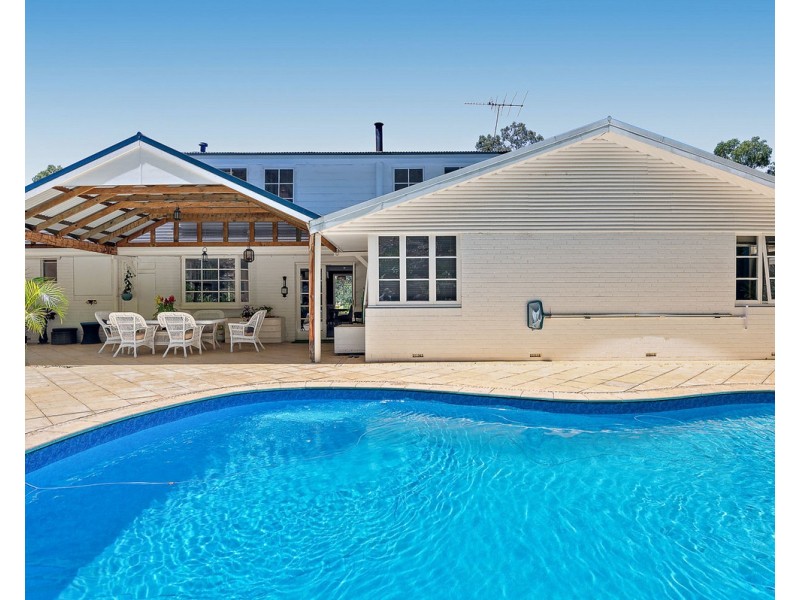 261 Carradine Road, Bedfordale WA 6112