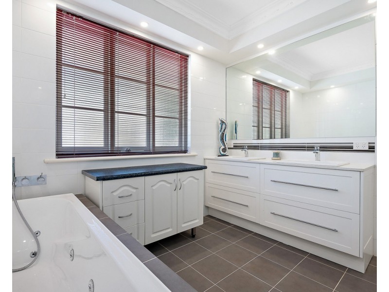 261 Carradine Road, Bedfordale WA 6112