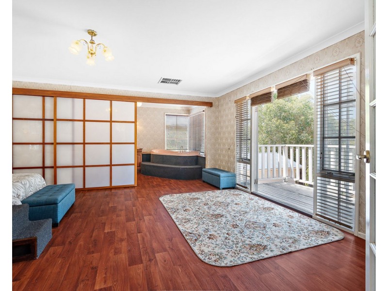 261 Carradine Road, Bedfordale WA 6112