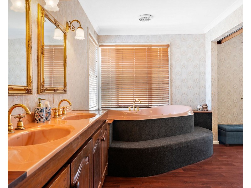 261 Carradine Road, Bedfordale WA 6112