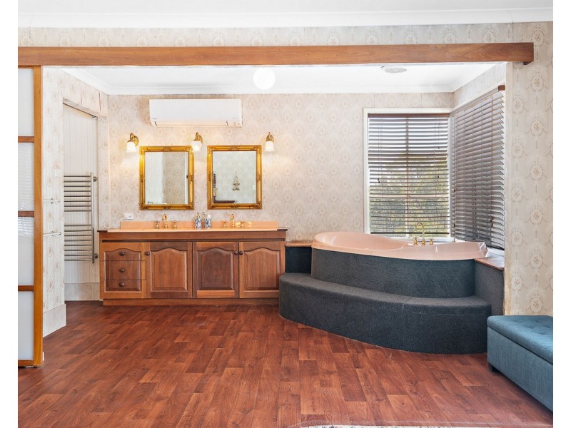 261 Carradine Road, Bedfordale WA 6112