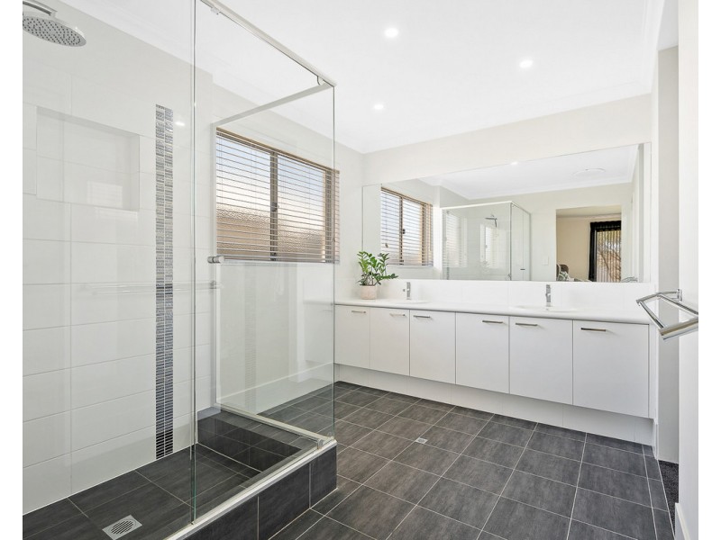 14 Balivanich Loop, Seville Grove WA 6112